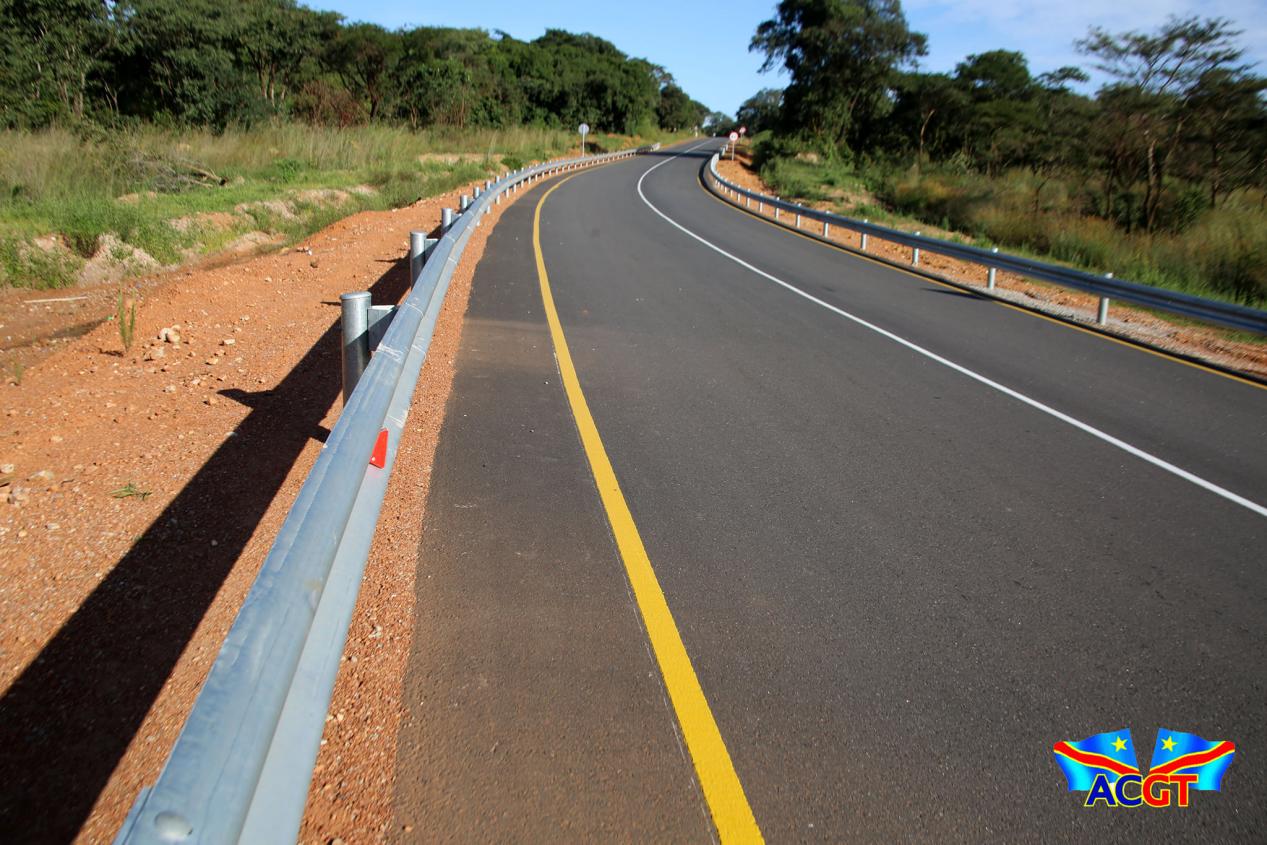 卡松巴莱萨-莫坎博-萨卡尼亚公路、旱港的建成具有重大意义